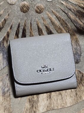 Used Coach Pebbled Leather Small Wallet in Taupe